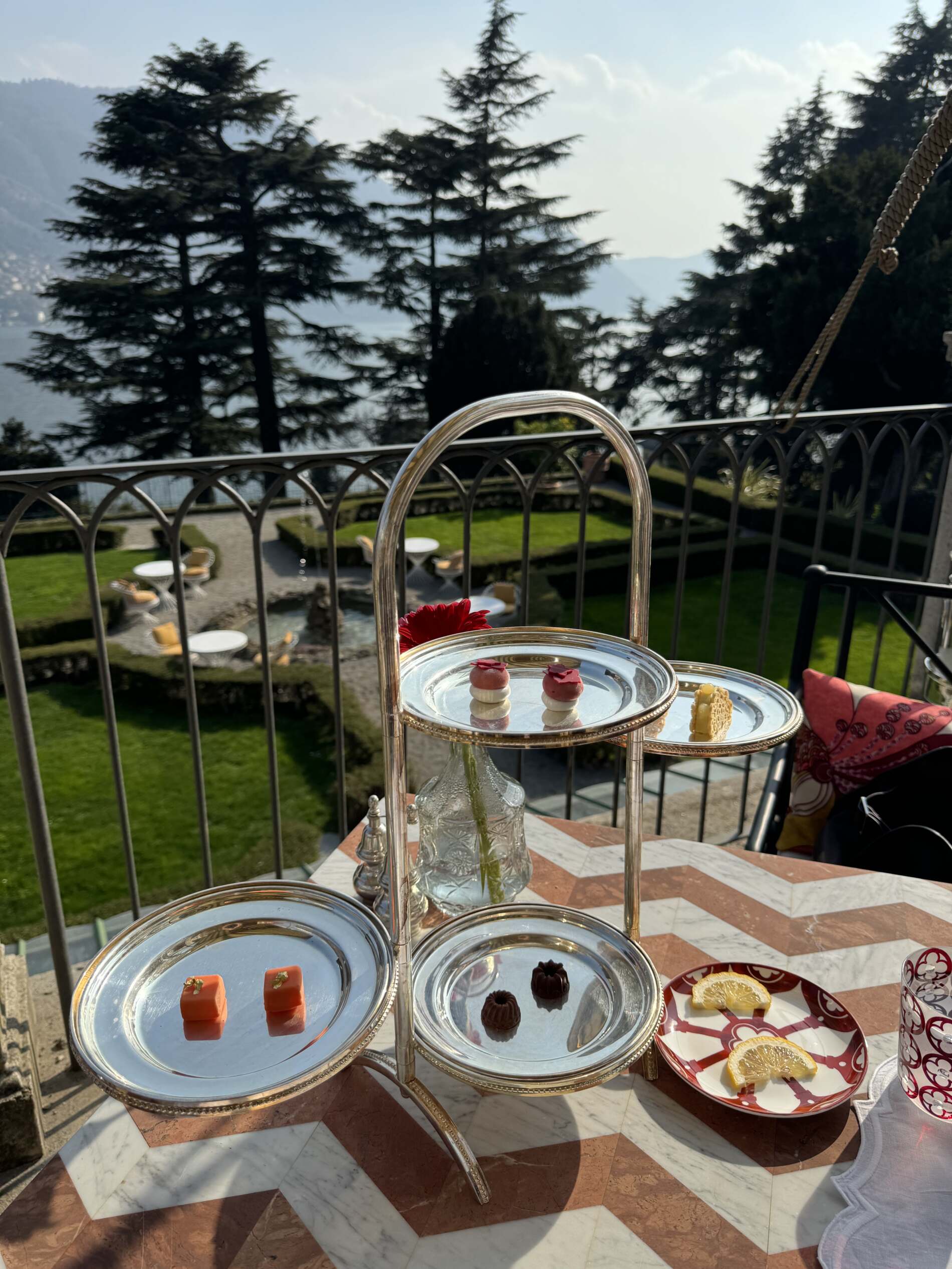 Lake-Como-Hotels-and-Restaurants-Guide Lake-Como-Hotels-and-Restaurants-Guide
