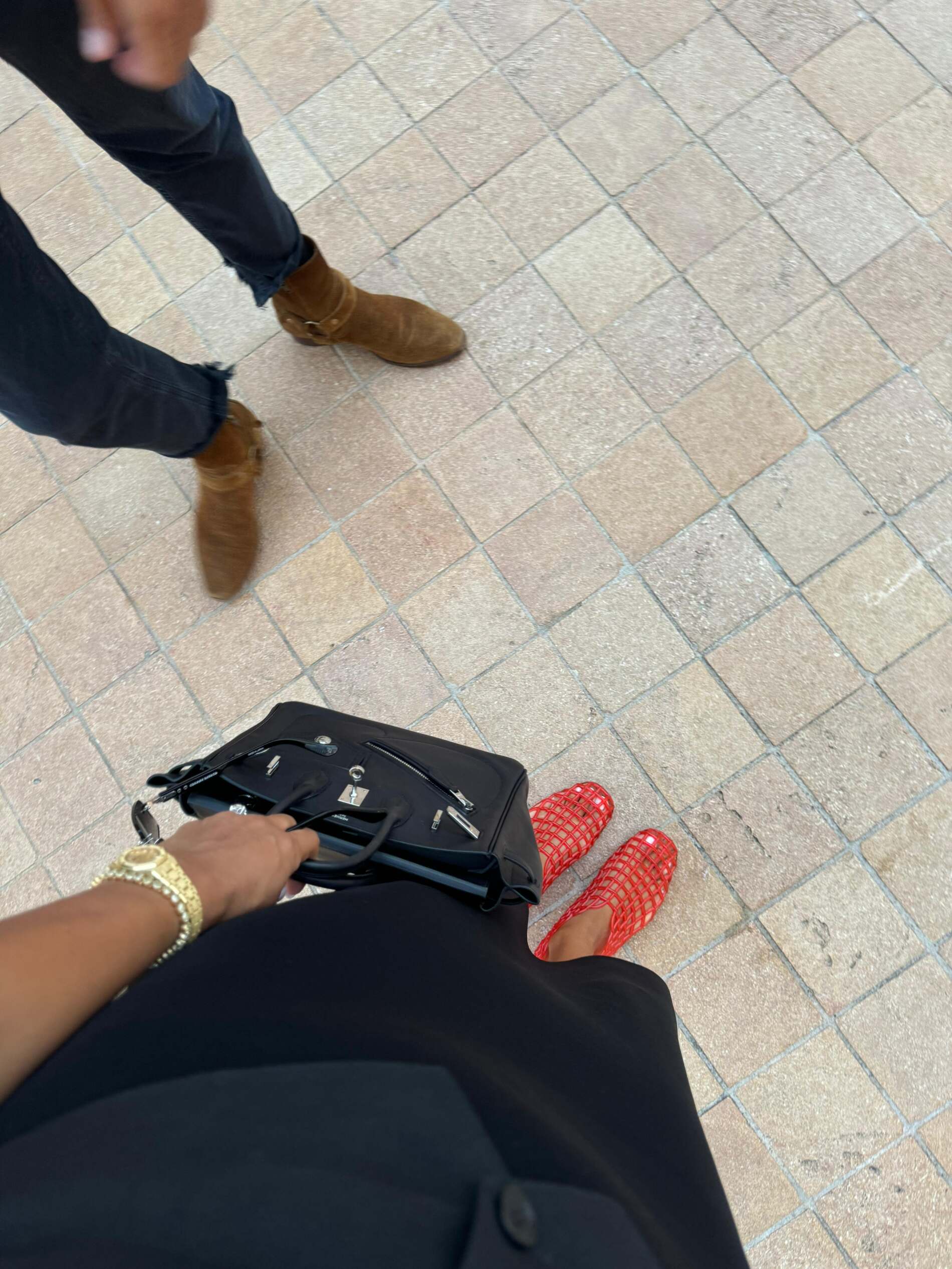 Accessories-That-Makes-Summer-Outfits-Pop Accessories-That-Makes-Summer-Outfits-Pop